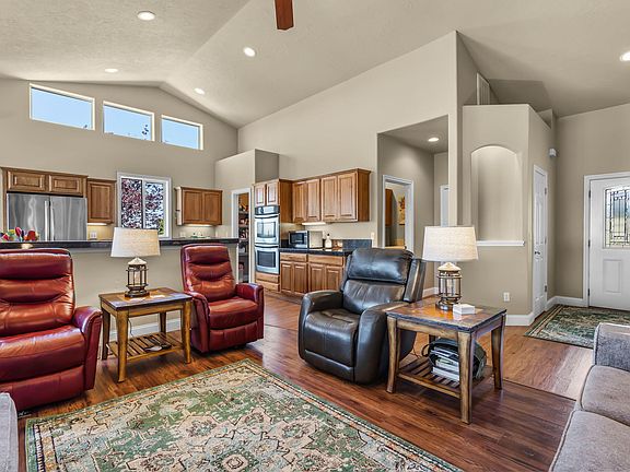 4th image of 2581 SE Sagebrush Dr