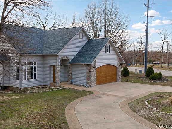 2nd image of 10 Anemone Rd