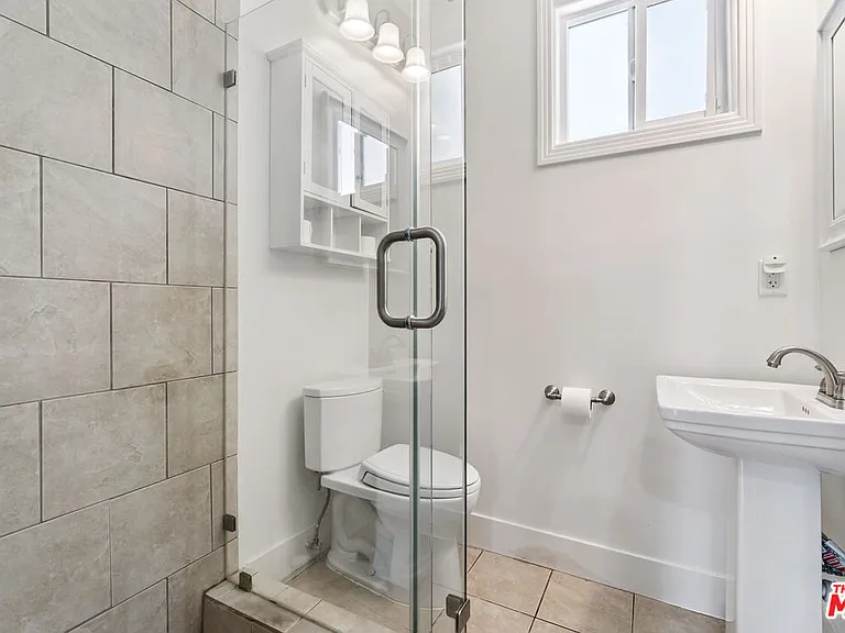 956 S Longwood Ave — Photo 31