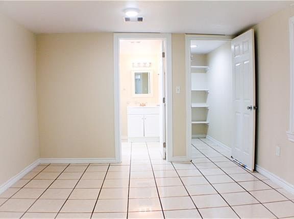 4th image of 218 E Fayle Ave
