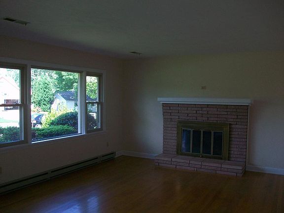 4th image of 275 Howard Dr