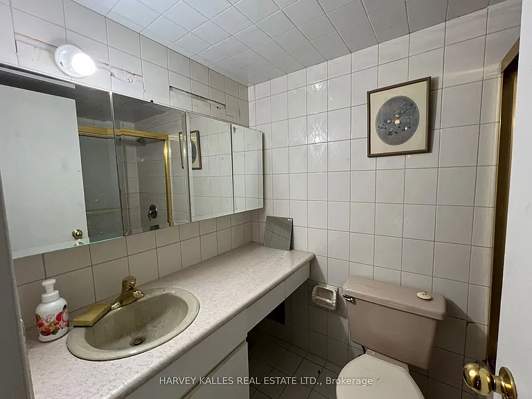 150 Neptune Dr #704 — Photo 22