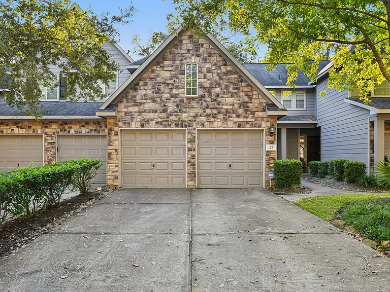 27 Endor Forest Pl — Photo 1