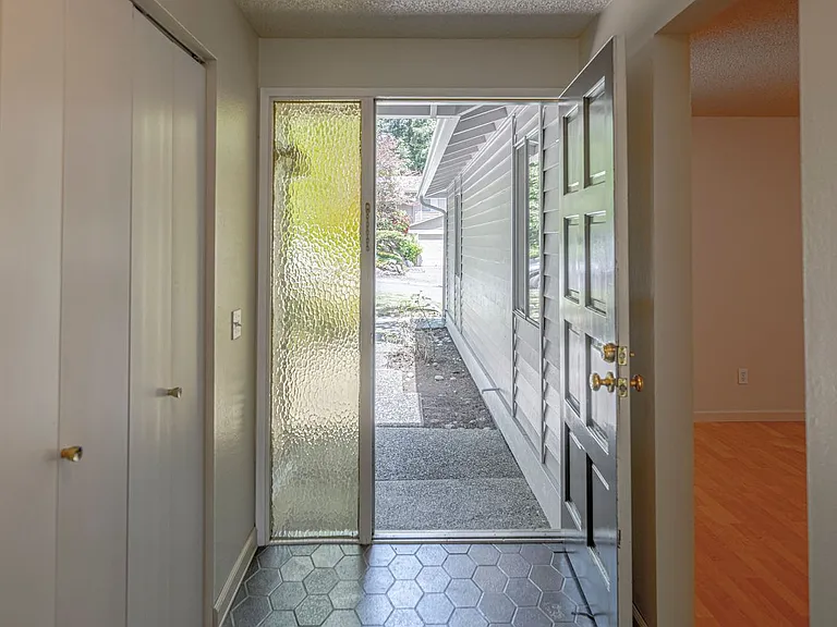 17123 NE 31st Pl — Photo 2