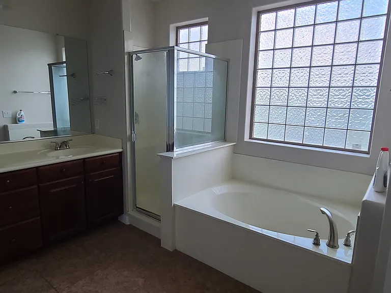 515 W Julie Dr — Photo 6