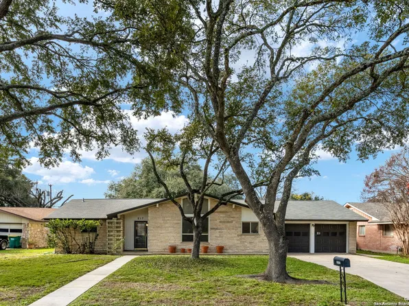 217 Oaklane Dr, Universal City, TX 78148