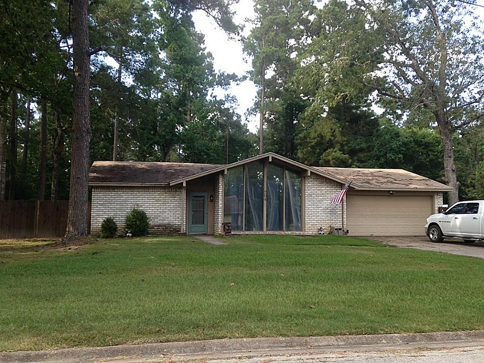 2nd image of 204 N Lake Dr