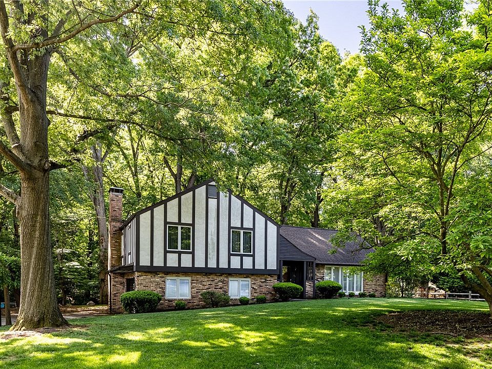 1st image of 32 Lakeshore Dr