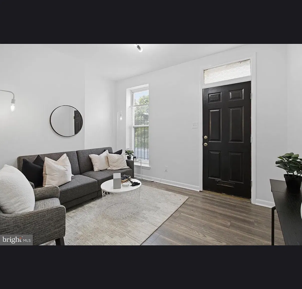 3 bed, 1400 sqft, $1,700 — Photo 3