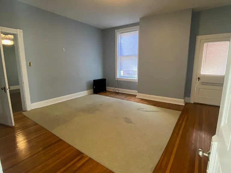 327 E Market St #3F — Photo 3