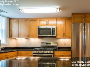 221 Gerry Rd, Chestnut Hill, MA 02467