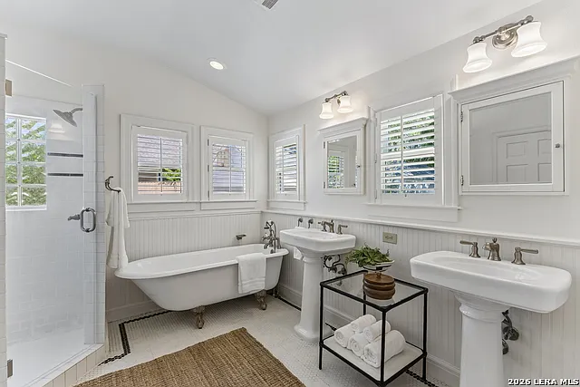 120 Lamont Ave — Photo 32