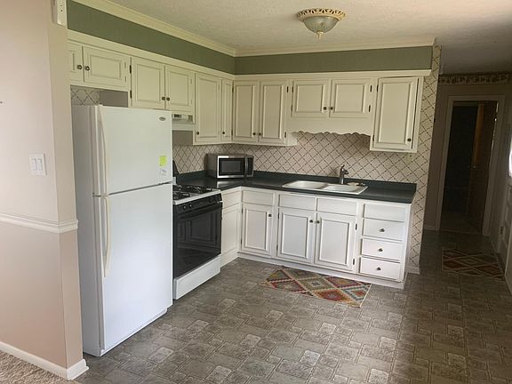 3rd image of 2829 Hillside Dr