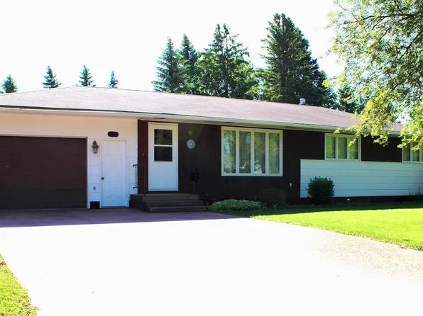 401 Oak St, Oklee, MN 56742