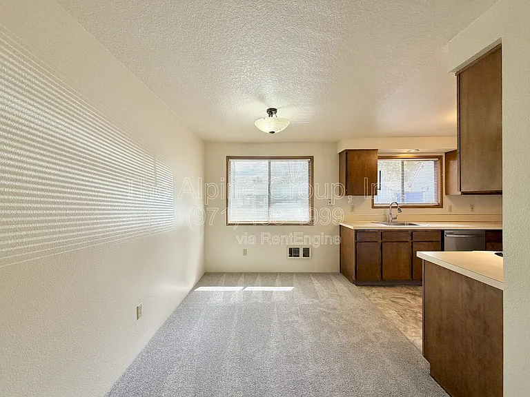 240 NE 143rd Ave — Photo 7