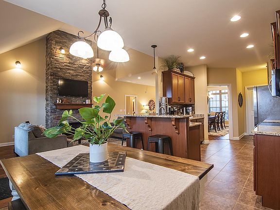5th image of 4420 Ironhorse Way
