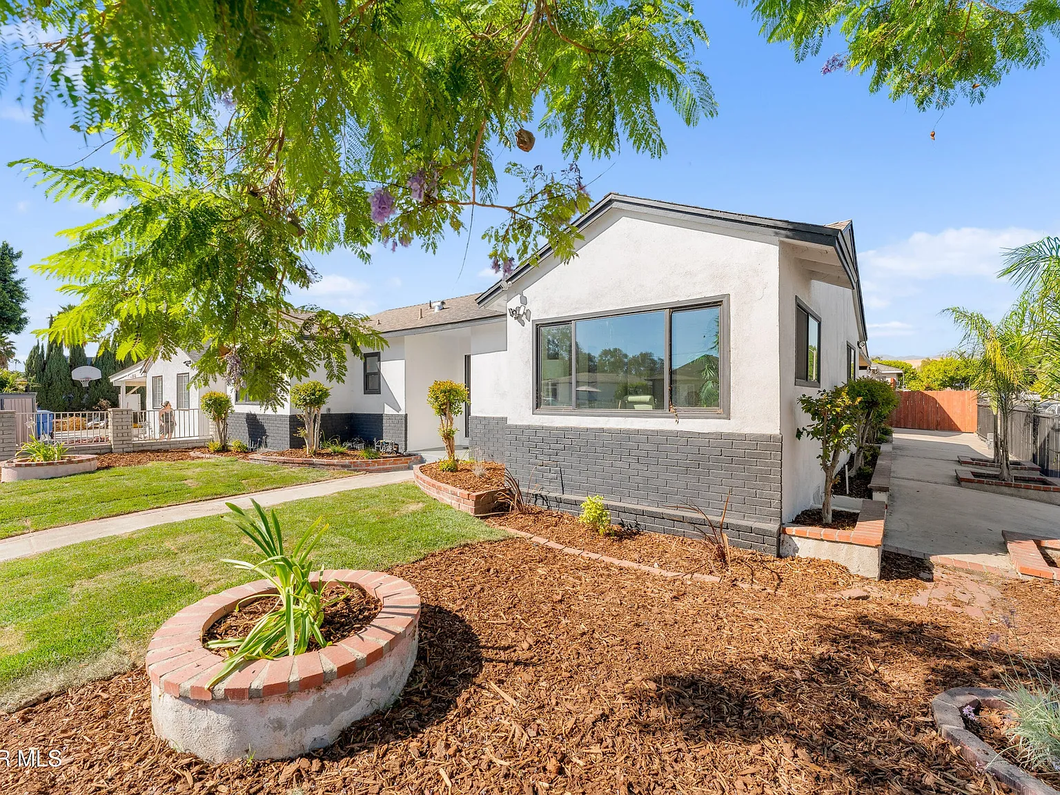 3 bed, 1700 sqft, $3,999 — Photo 2