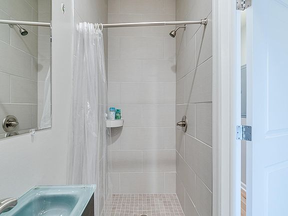 4th image of 514 N 39th St #C