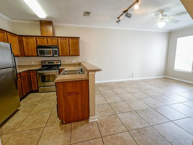 2400 Fred Smith Rd #204 — Photo 6