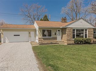6086 Tall Oaks Dr, Mentor On The Lake, OH 44060
