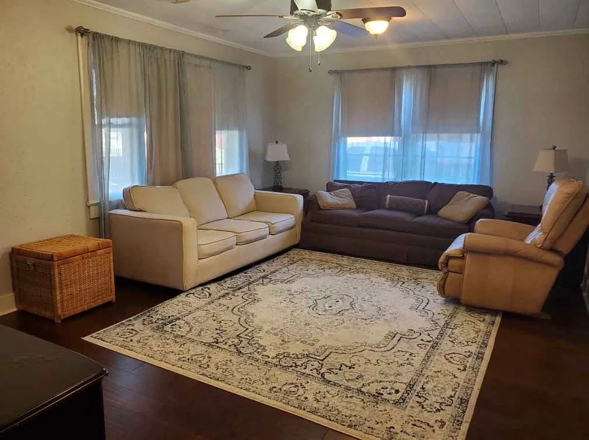 2 bed, 1300 sqft, $1,100 — Photo 3