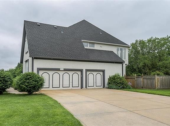 5th image of 5024 Lewis Dr