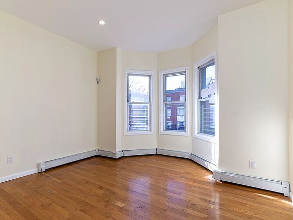 3rd image of 1414 Vyse Ave