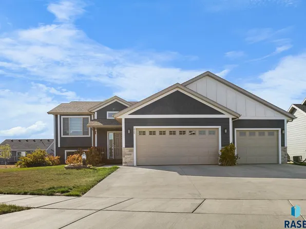 615 Creekside Trl, Harrisburg, SD 57032