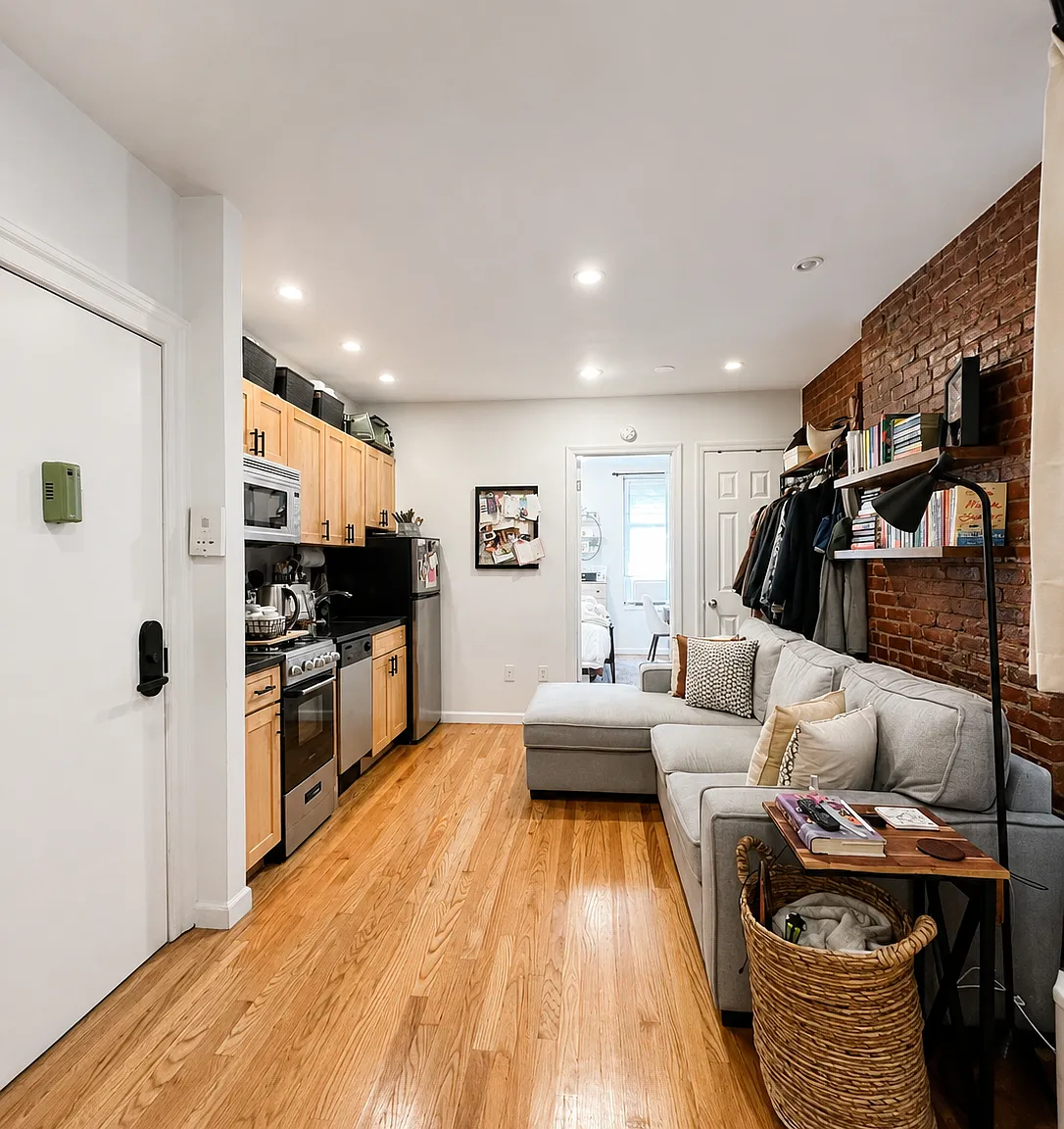 256 West 15th Street — Photo 2