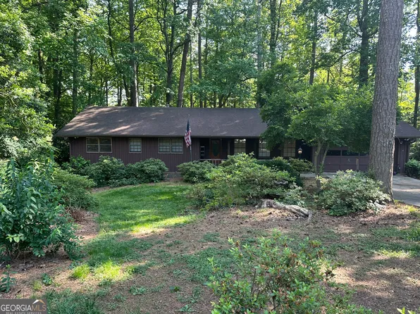597 Beth Ct SW, Lilburn, GA 30047