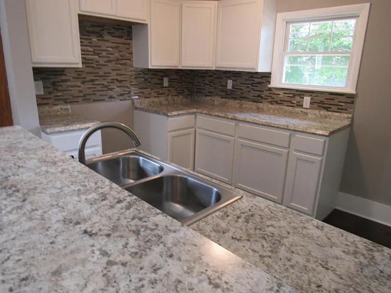 2456 Triplett Blvd — Photo 9