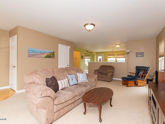 3rd image of 8331 Lausen Ln
