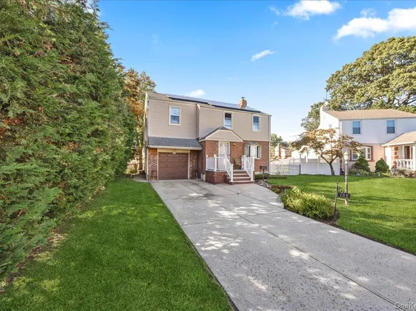132 Nassau Street, Elmont, NY 11003