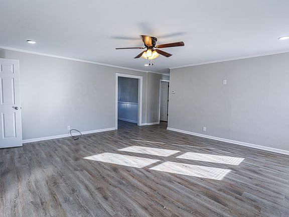 5th image of 522 W 12th St