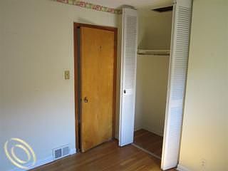 4th image of 24126 Currier St