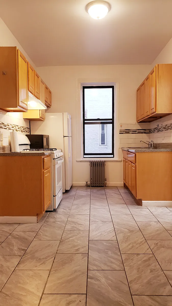 Building Photo - 73rd St
