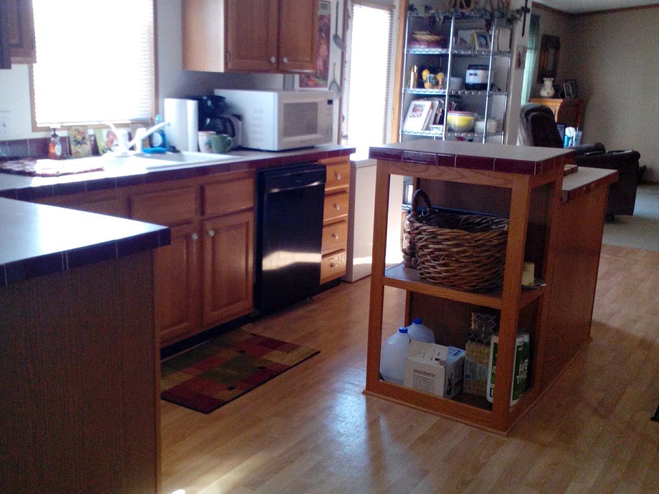 2nd image of 7402 Woods Edge Dr NE