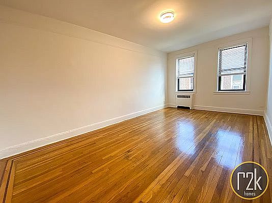 4th image of 4067 Hampton St APT 3C