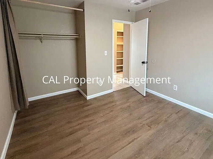421 Michael Cir — Photo 12