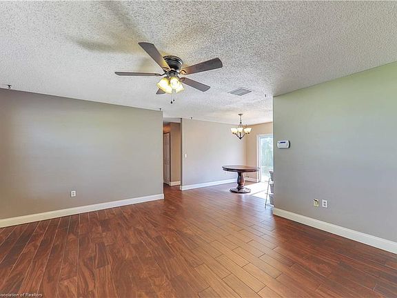 2nd image of 6100 Old Plantation Ave