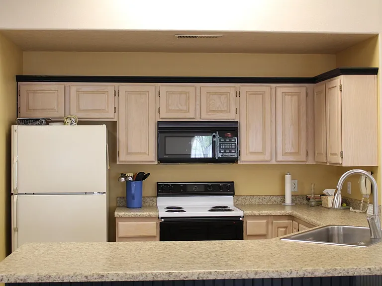 210 N Mall Dr #129 — Photo 22