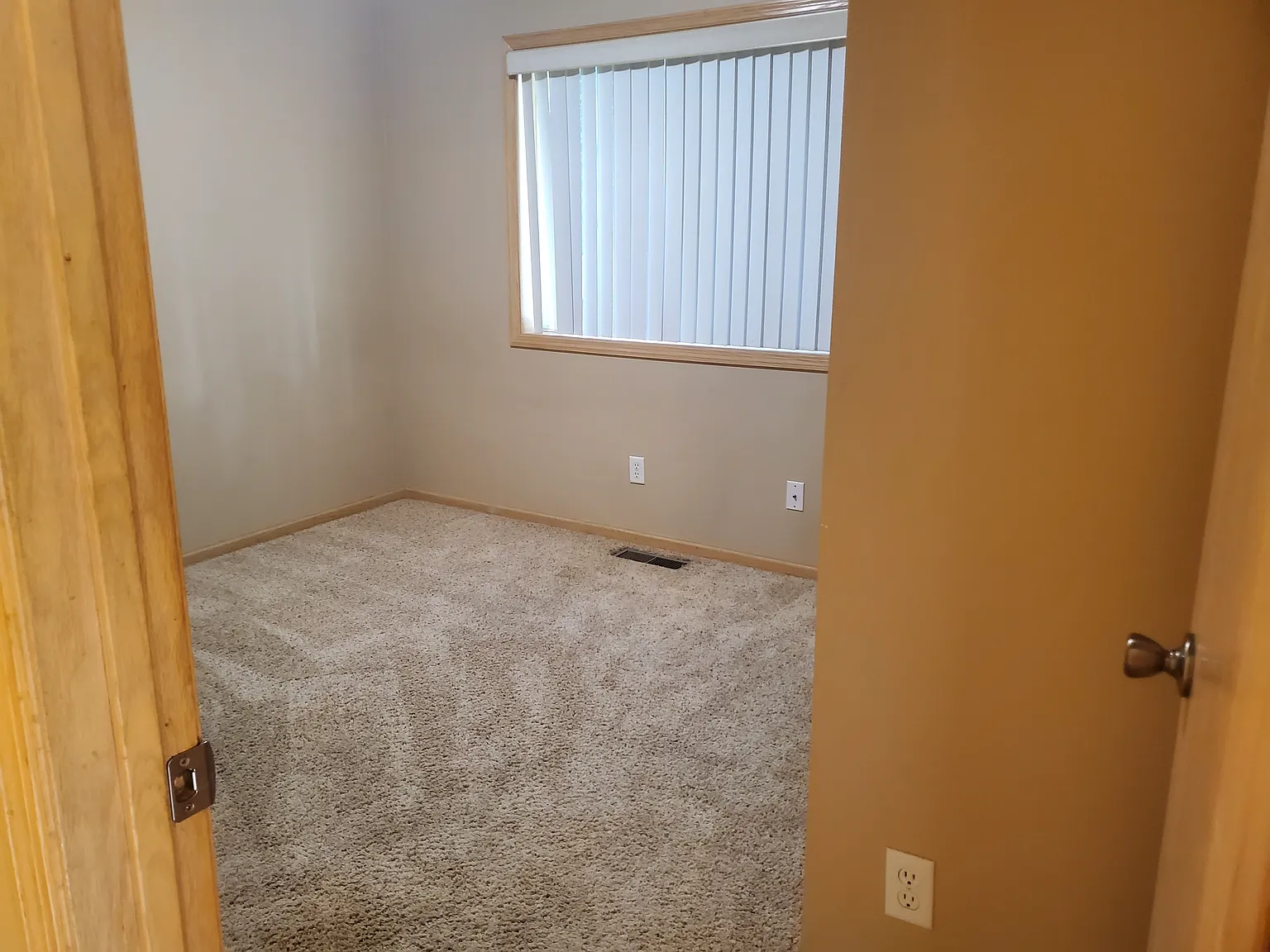 6 bed, 2100 sqft, $2,625 — Photo 3