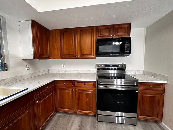 5th image of 2131 Gorham Ave