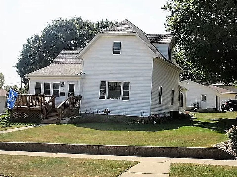 1st image of 429 W 1st St