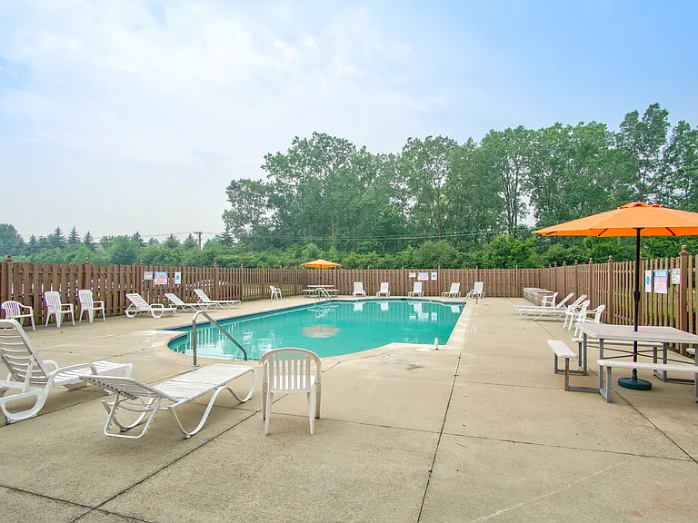 Marianne Manor Apartments — Photo 32