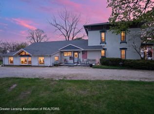 812 N Clinton St, Grand Ledge, MI 48837