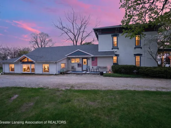 812 N Clinton St, Grand Ledge, MI 48837
