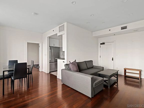5th image of 702 Ash St Unit 304