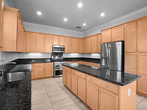 4th image of 8647 Mahonia Dr