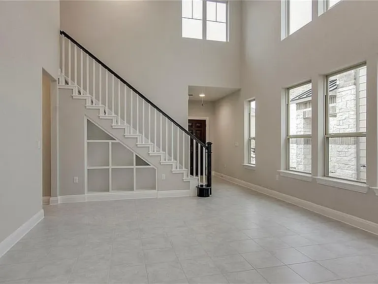 9205 Gynerium Dr — Photo 4